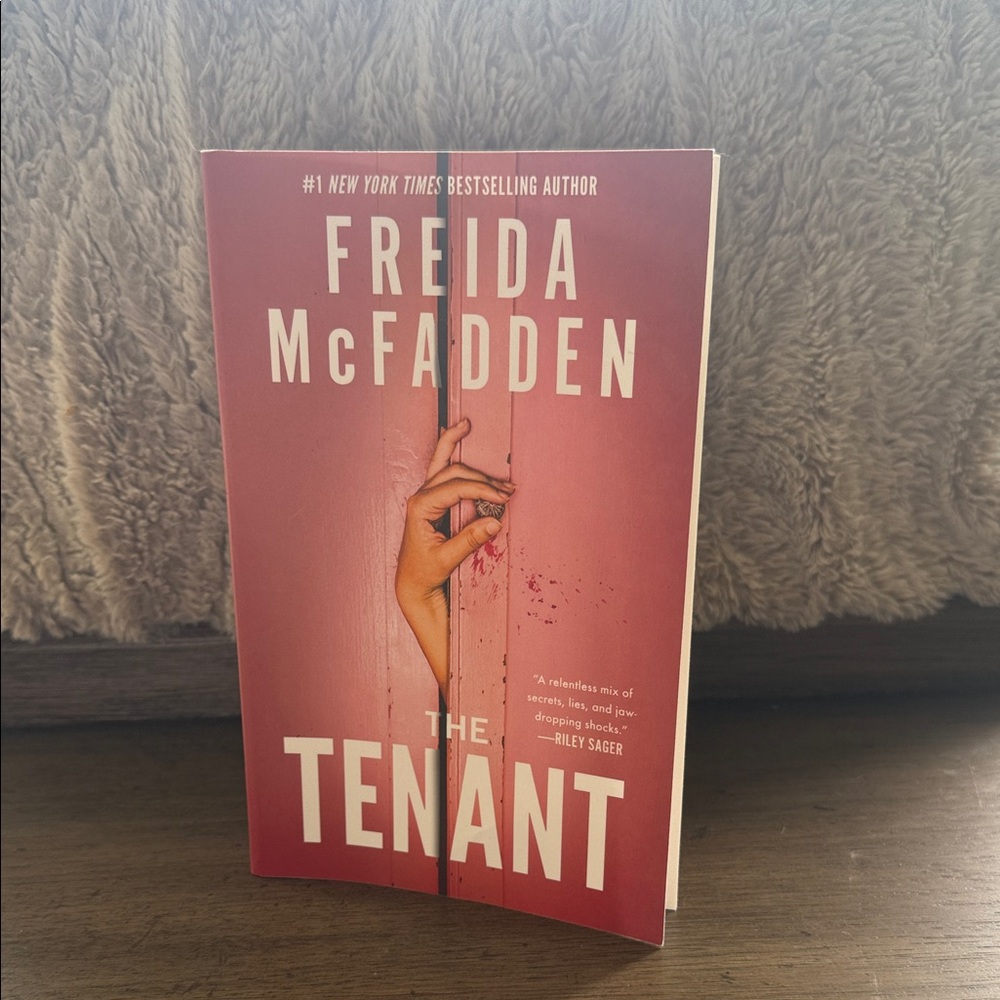 Freida McFadden 'The Tenant' Book